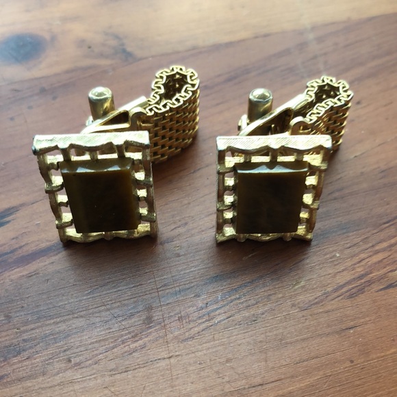 Goldtone Cuff Links Rectangular Tiger Eye Accent - Picture 5 of 5